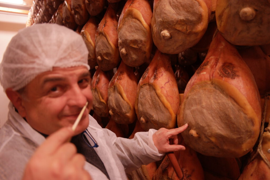 Der Duft der Apenninen: Ein Blick hinter die Kulissen der Parmaschinken DOP Produktion SLEGA 17 Parmaschinken DOP Produktion SLEGA