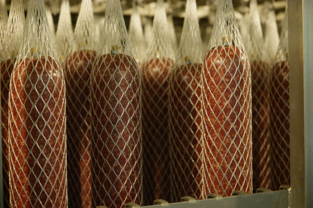 Das Geheimnis der Reife: Ein Blick hinter die Kulissen der Beretta Salami Produktion 10 Beretta Salami Produktion