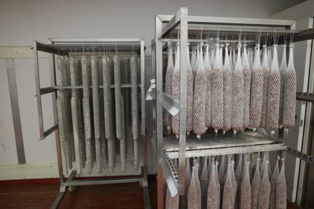 Das Geheimnis der Reife: Ein Blick hinter die Kulissen der Beretta Salami Produktion 13 Beretta Salami Produktion
