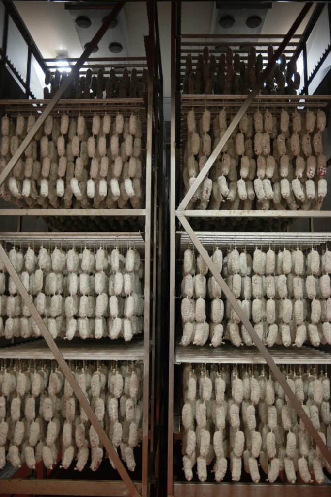 Das Geheimnis der Reife: Ein Blick hinter die Kulissen der Beretta Salami Produktion 11 Beretta Salami Produktion