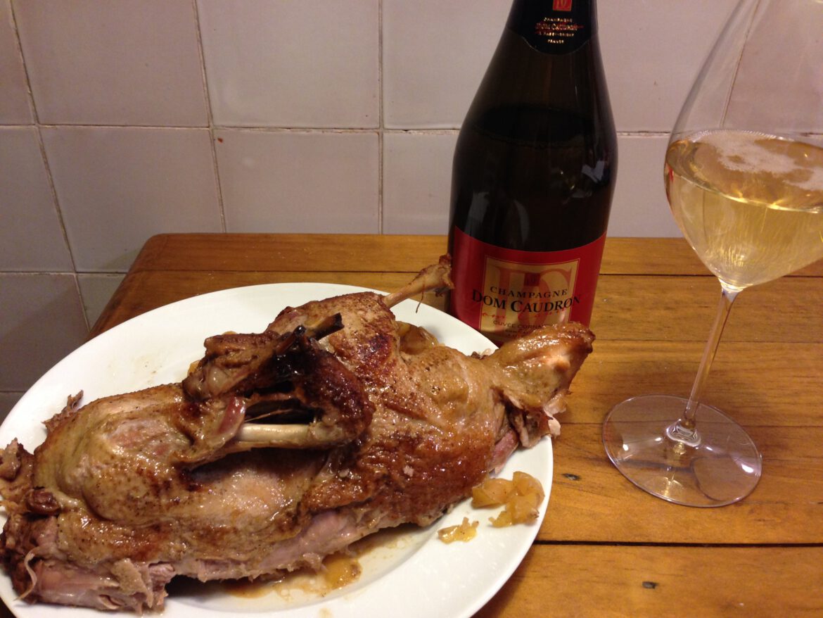 Das perfekte Weihnachts-Menü: Gefüllte Ente mit Calvados-Äpfeln und Champagne Dom Caudron