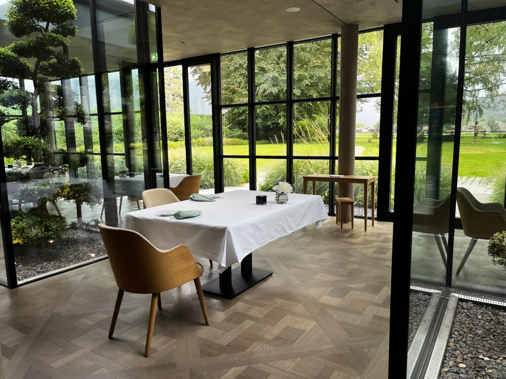 Die verlorene Ehre des Kellners: Thomas Kellermann über Nachwuchs, Servicekultur in der Gastronomie und warum gute Küche gute Gastgeber braucht 8 Gourmetrestaurant Dichter, Park-Hotel Egerner Höfe, Servicekultur in der Gastronomie