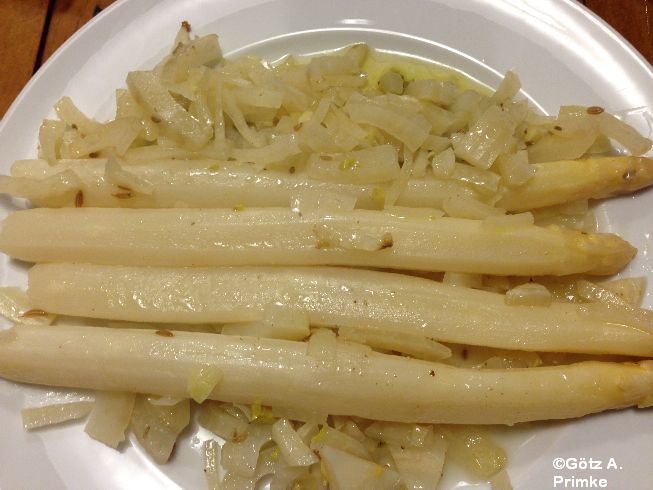 Spargel mit Fenchel und Weißwein