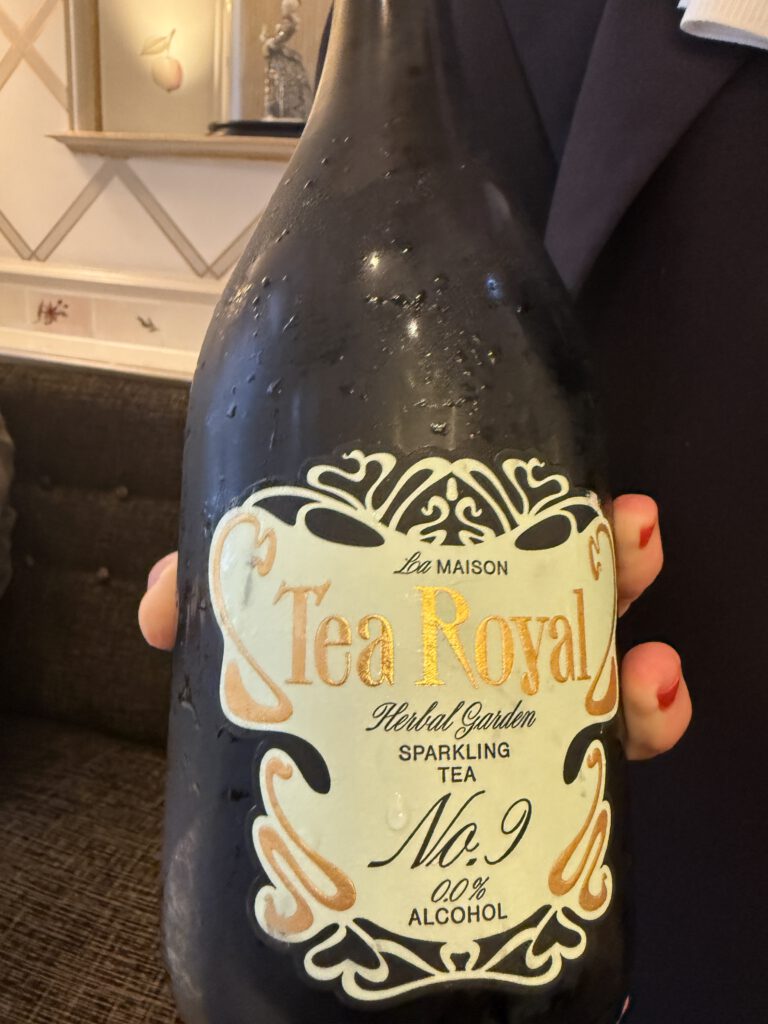 0,0 Prozent, 100 Prozent Genuss? Alkoholfreie Getränkebegleitung in der Spitzengastronomie 8 La Maison Tea Royal No. 9 Herbal Garden alkoholfreier Sparkling Tea