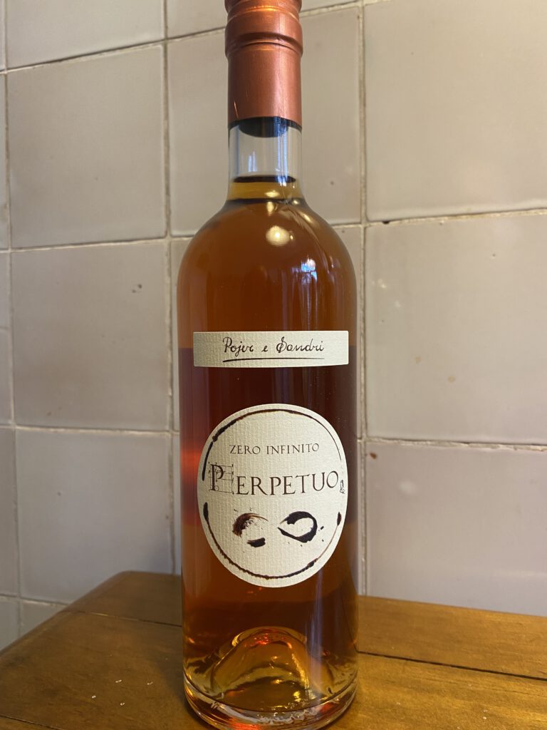 Perpetuo von Pojer e Sandri maischevergorener Weißwein