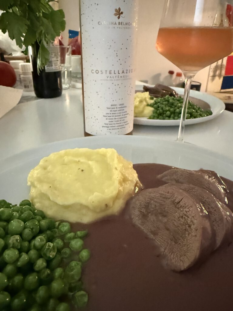Valtènesi Rosé Costellazioni zu gekochter Zunge 