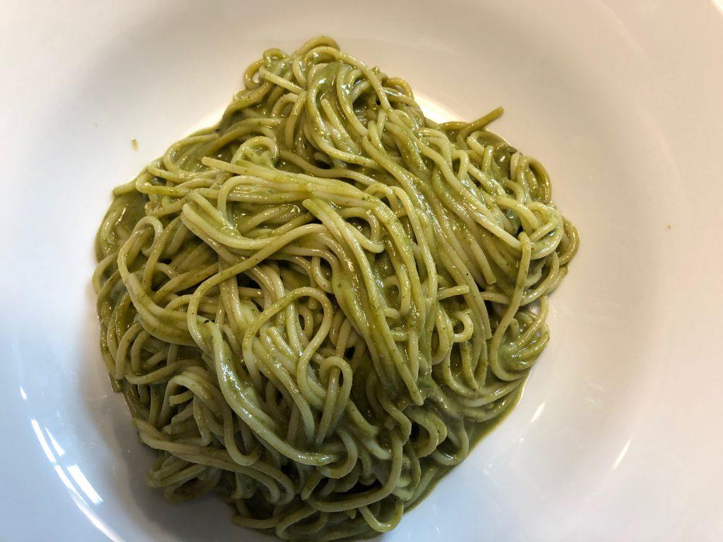 Spaghetti mit Avocado-Spinat-Pesto