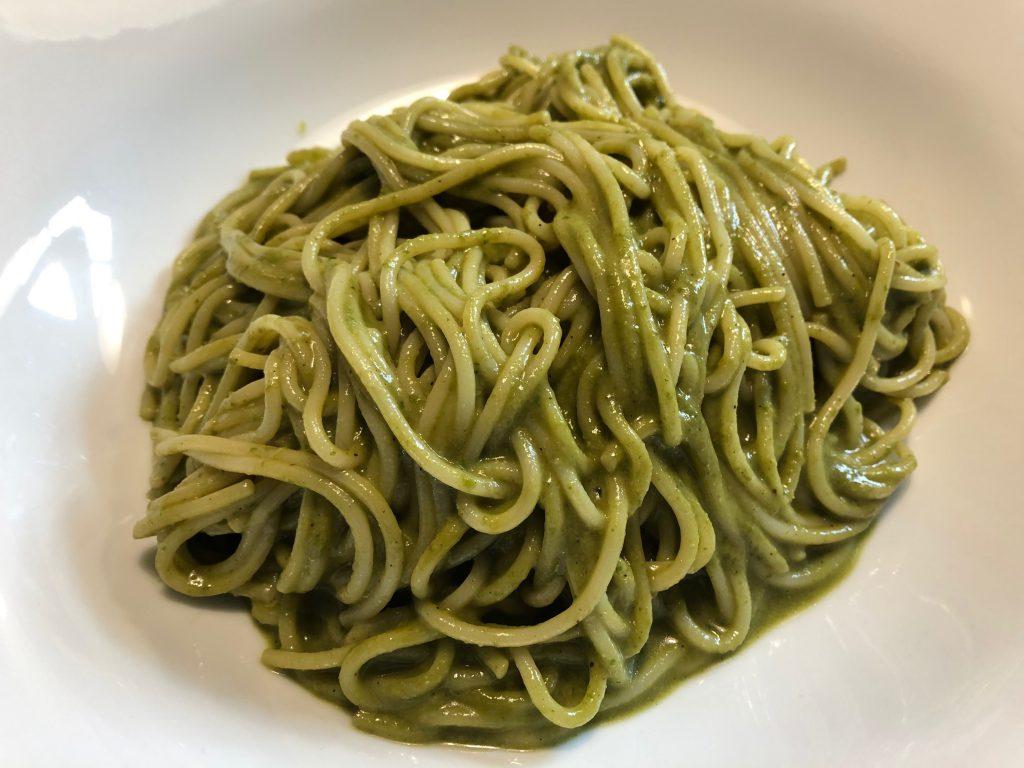 Spaghetti mit Avocado-Spinat-Pesto