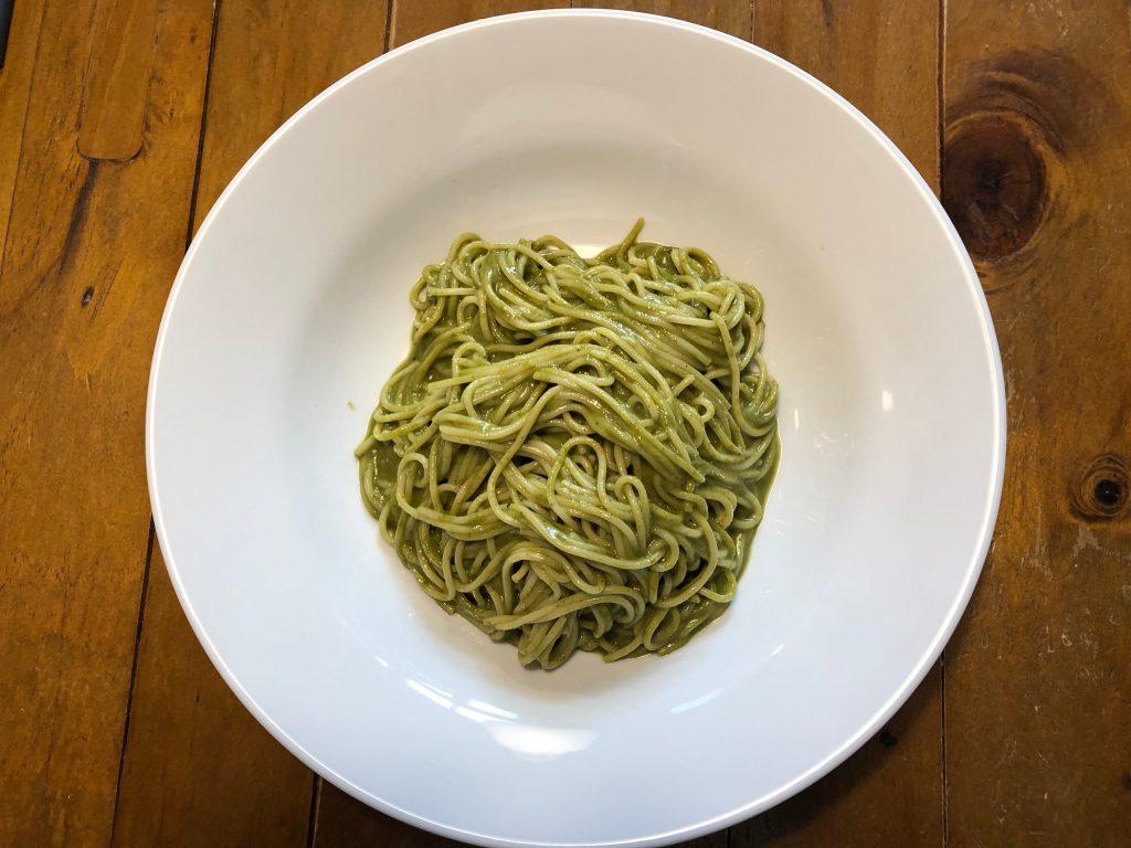Spaghetti mit Avocado-Spinat-Pesto