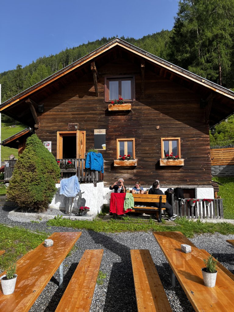 Genuss hoch 3 - Karrösteralm - Wandern, Schlemmen, Staunen: Beim „Genuss hoch 3“-Festival in Imst erleben Feinschmecker eine Alpenkulinarik der Extraklasse – mitten in Tirol.