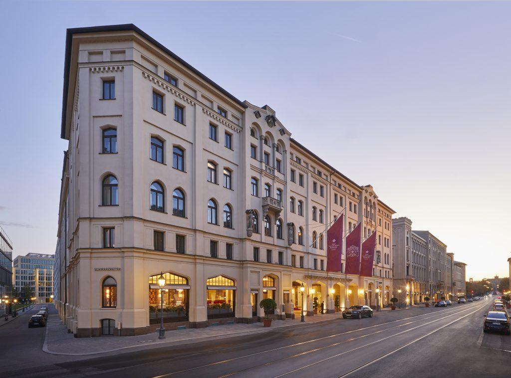 Restaurants in München: Schwarzreiter im Hotel Vier Jahreszeiten Kempinski München - Jung, Bayerisch, Stylish 7 Schwarzreiter Hotel Vier Jahreszeiten Kempinski München