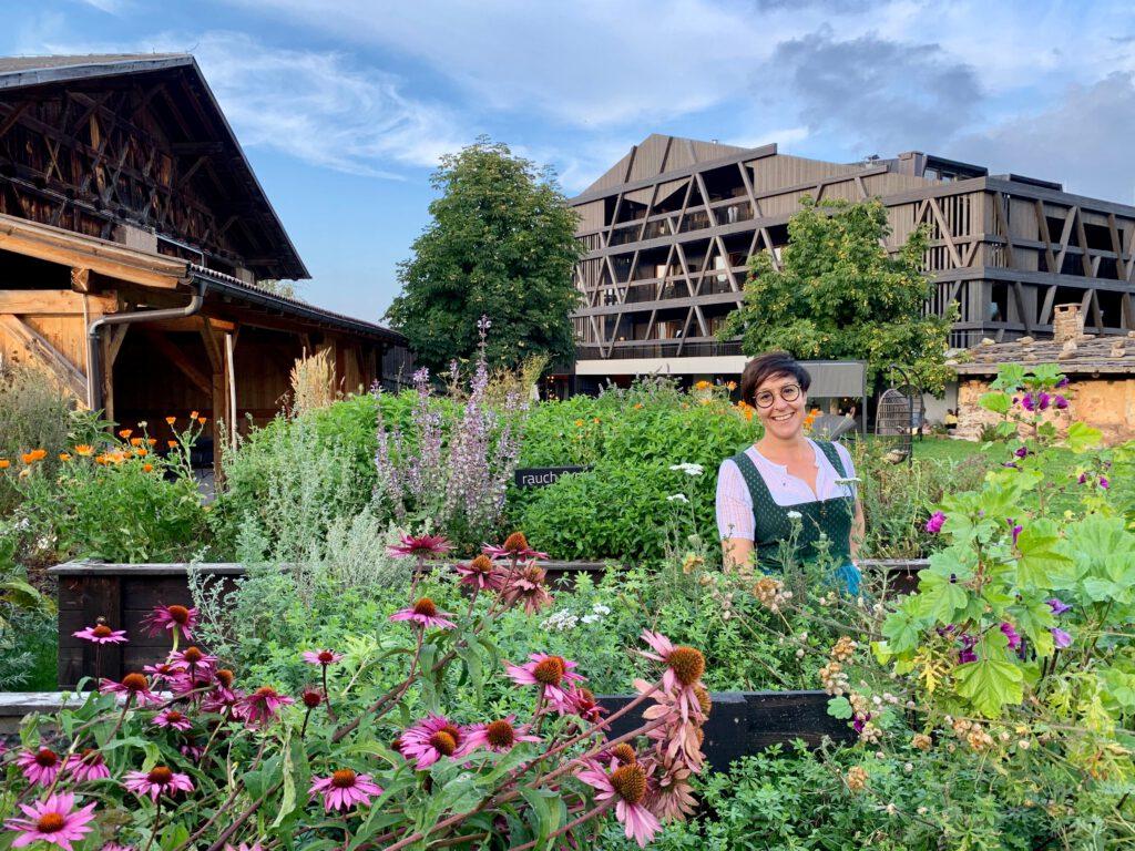 Hotel Pfösl: Kraft tanken mit Blick auf die Dolomiten 7 Hotel_Pfoesl_09_Kraeutergarten_AnkeSieker