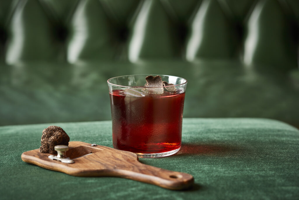 Hotel Vier Jahreszeiten Kempinski München: Klassiker neu interpretiert in der Jahreszeiten Bar 17 Hotel Vier Jahreszeiten Kempinski München: Klassiker neu interpretiert in der Jahreszeiten Bar 16